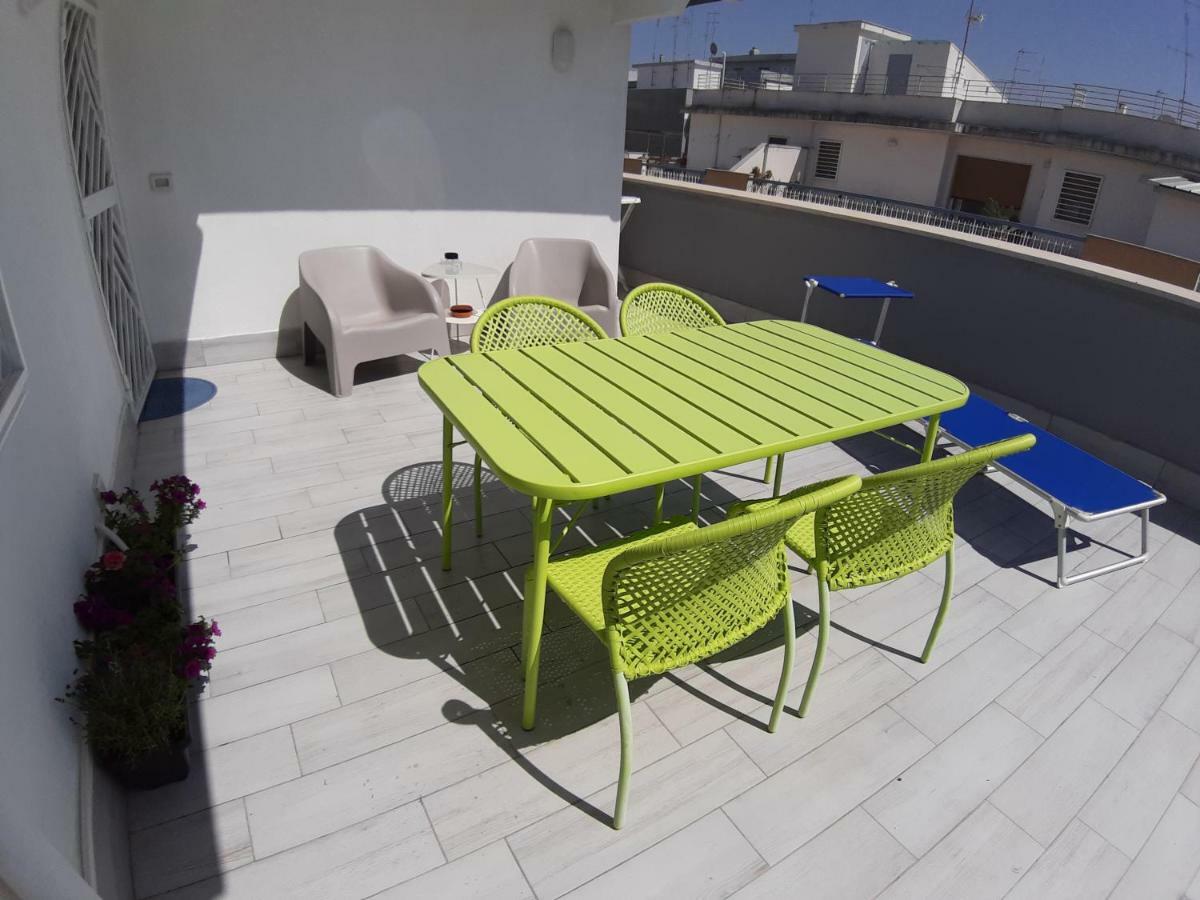 Apartament Attico Con Terrazza A Bari Zewnętrze zdjęcie
